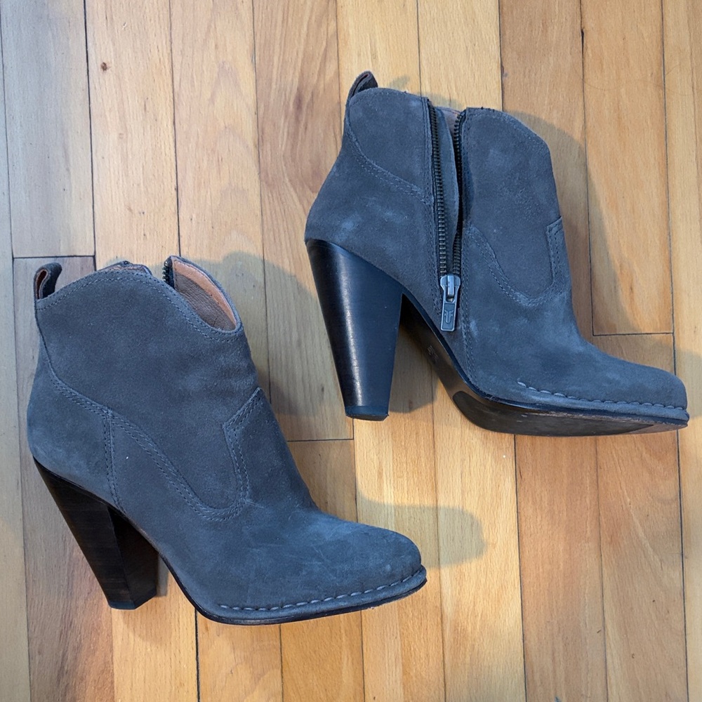 Frye Madeline Short Suede, Gray, 7.5